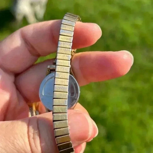 4/$100 Timex vintage woman wristwatch 6inches  water resistant - Picture 6 of 6